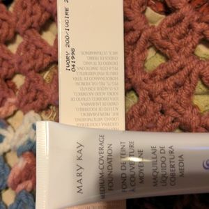 Mary Kay medium-coverage foundation ivory 200, 1floz